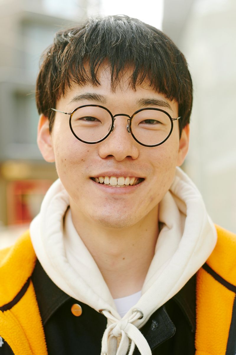 この日の主役は踏切カラーのフリースアウター 佐川優人 4枚目の写真