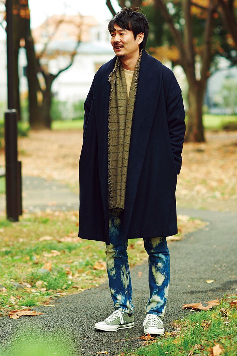 マイルドな印象のショールカラーコートを、組み合わせで自分らしく 「ビオトープ」ディレクター迫村 岳