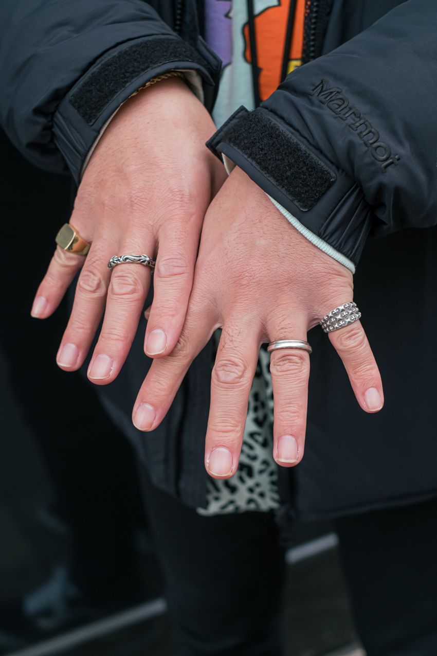 【街角人気上昇中】「マーモット」のアウターを街使い。洒落た大人のコーデ好例をスナップで - 9枚目の画像