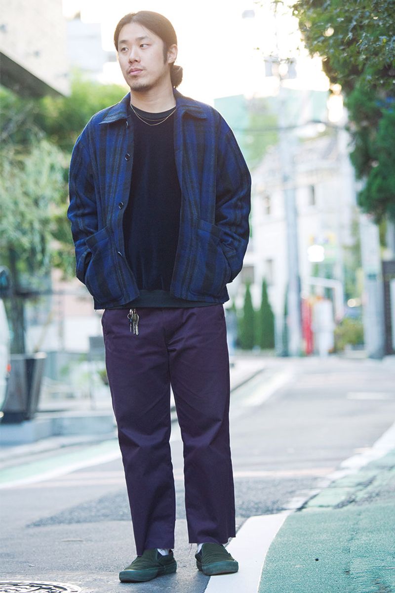 カットオフでチノパンを新鮮に！ソックスをあえて出すのがポイント 岸上健治