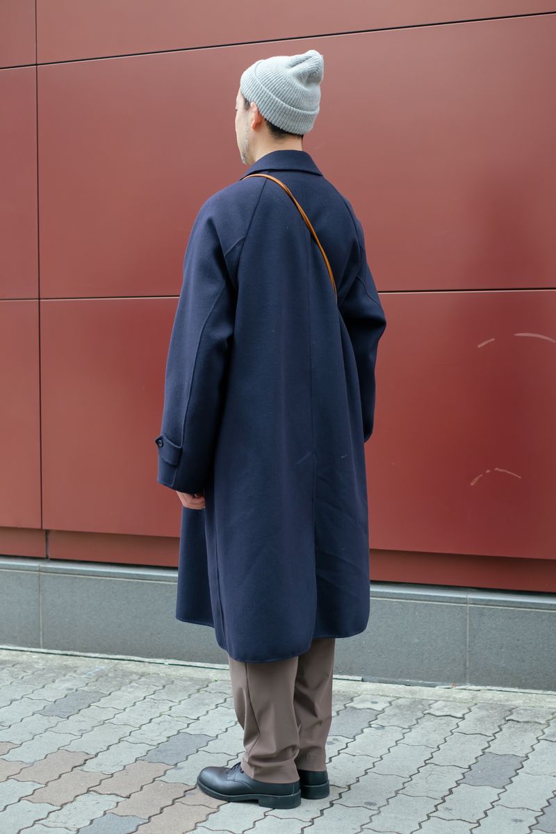 シックなカラーにレザーバッグの色みがポイント 畑佐剛史 2枚目の写真