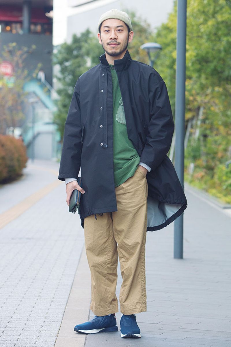 意外と好相性!? チノとテック系コートの新しいバランス感 富岡直人