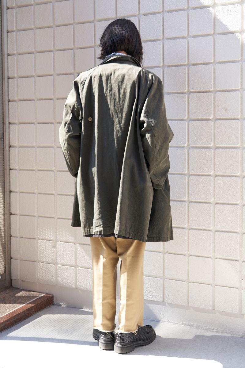 デニムベスト×ジャージのリラックスコーデを革靴で引き締め 竹房 優 2枚目の写真