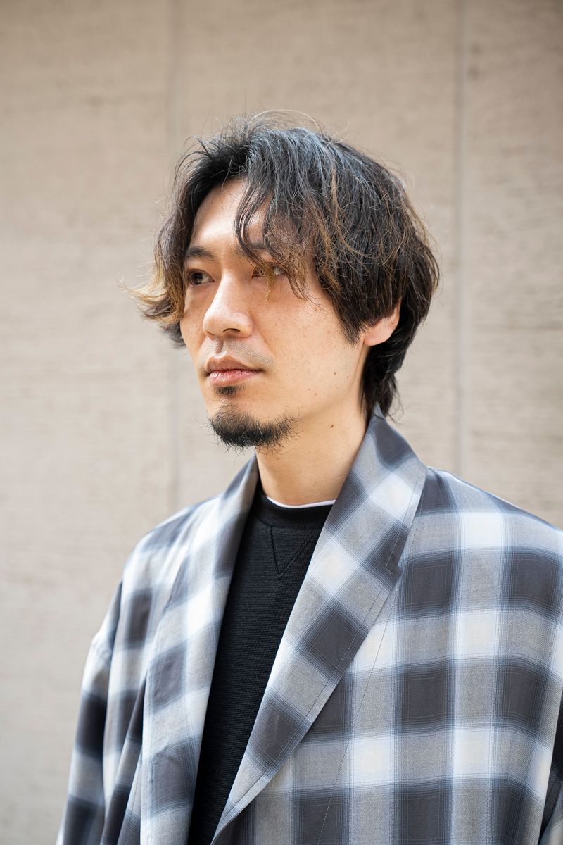 長身を活かしたガウンで春の始まりを楽しむ 野川双太良 3枚目の写真