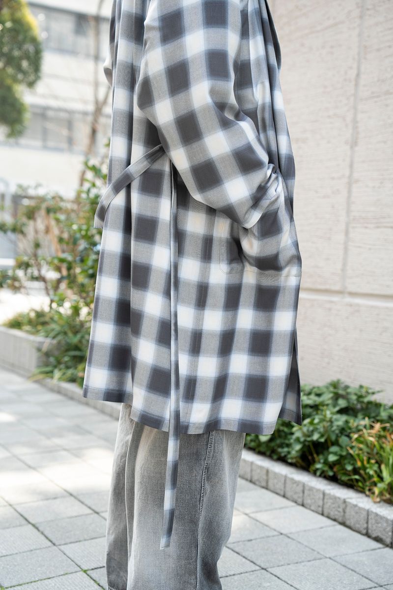 長身を活かしたガウンで春の始まりを楽しむ 野川双太良 4枚目の写真