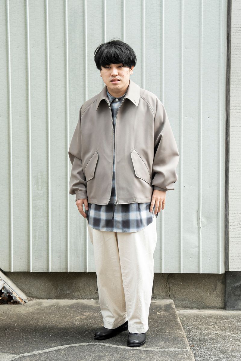 リラクスのハリトンジャケットが際立つモードコーデ 大関啓丈