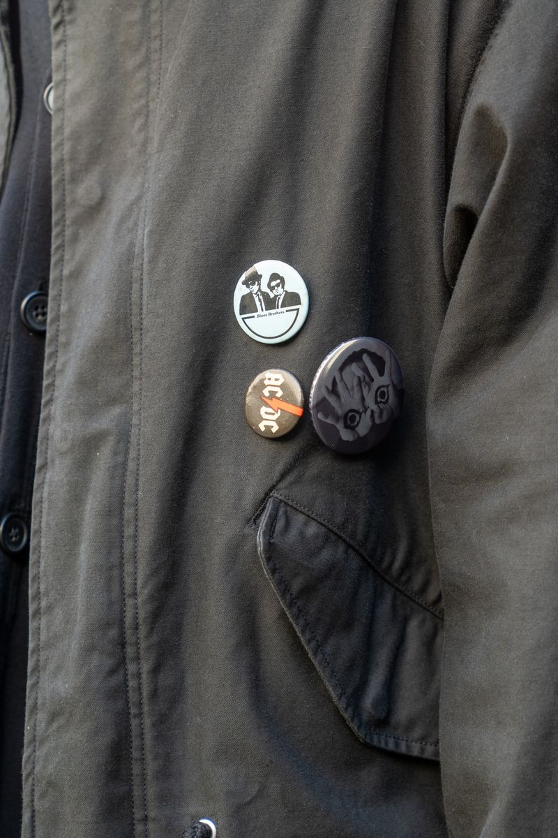 隙のないコーデに“好き”を与えるバッジ効果 河野正樹 4枚目の写真