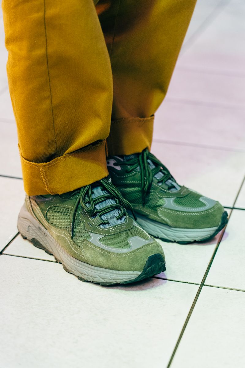 大人の色合わせは、これくらいさりげなく 小林啓樹 4枚目の写真