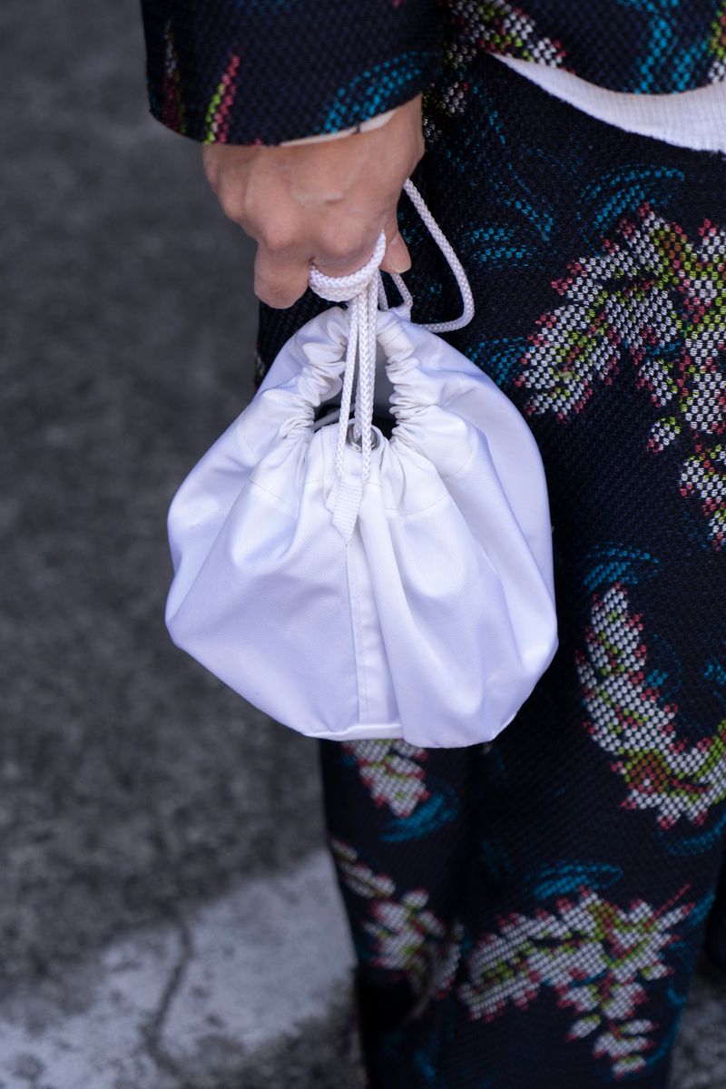 アロハシャツ感覚で色柄セットアップを着る 名城彰耶 5枚目の写真