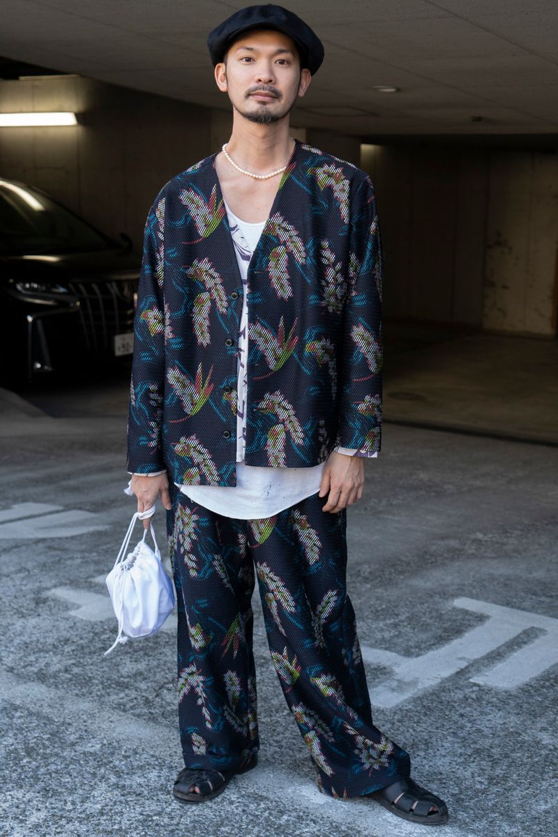 アロハシャツ感覚で色柄セットアップを着る 名城彰耶