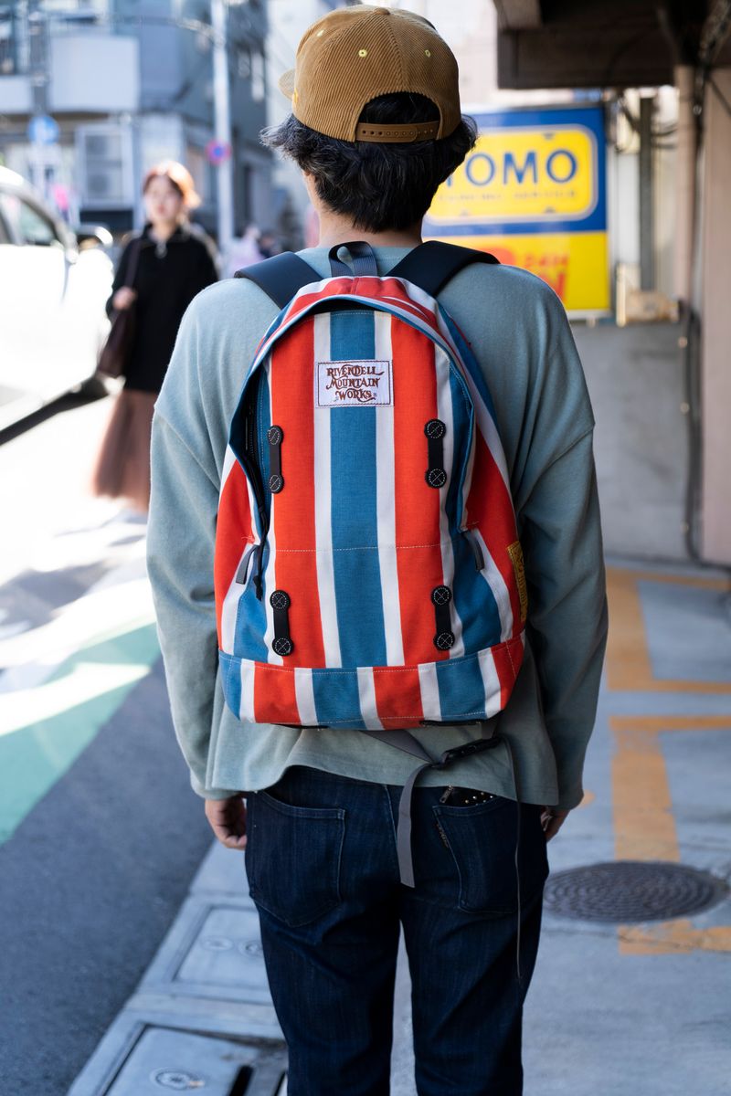 バッグで主張。着こなしはジャストサイズで 藤原 祐 5枚目の写真
