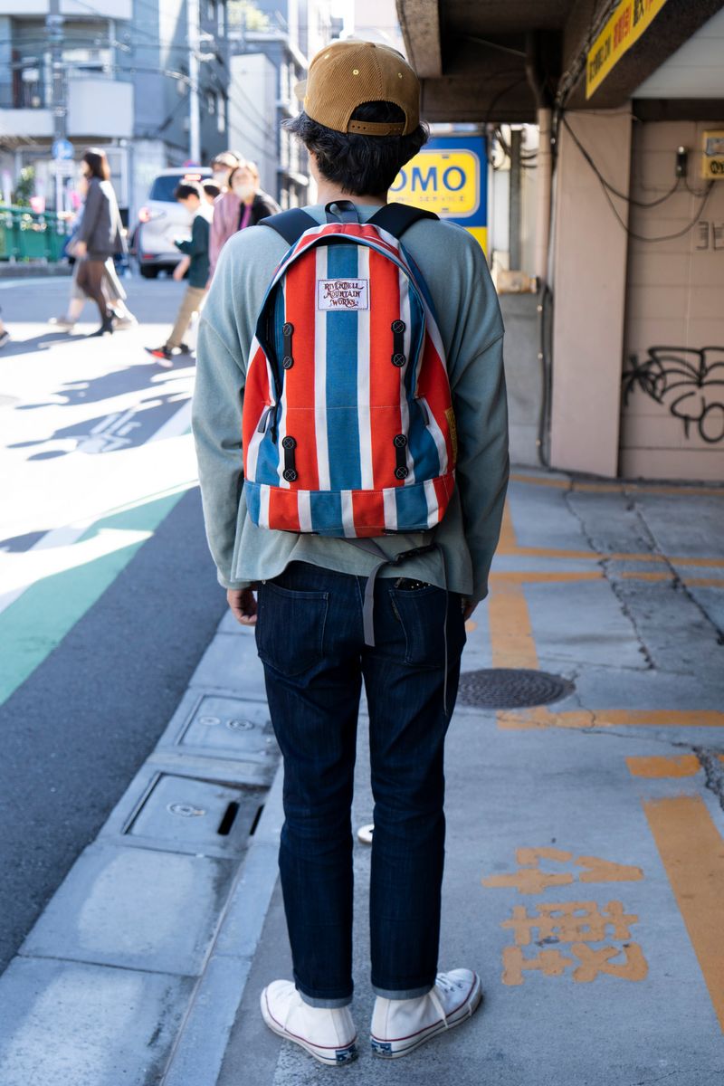 バッグで主張。着こなしはジャストサイズで 藤原 祐 2枚目の写真