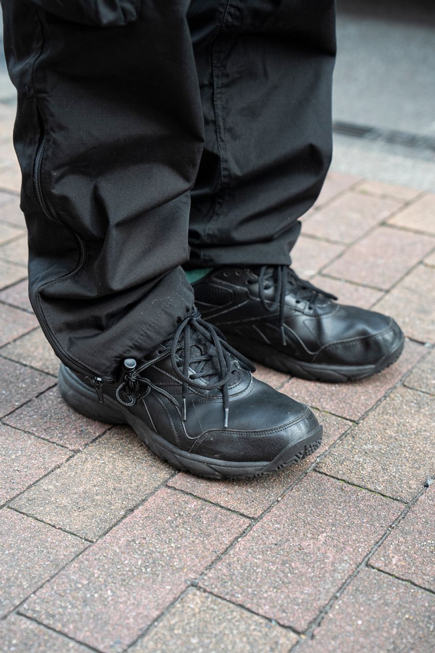 雨の日に使える“軽アウター”。洒落者の愛用ブランドはダイワ ピア39、フレッシュサービス…… - 9枚目の画像