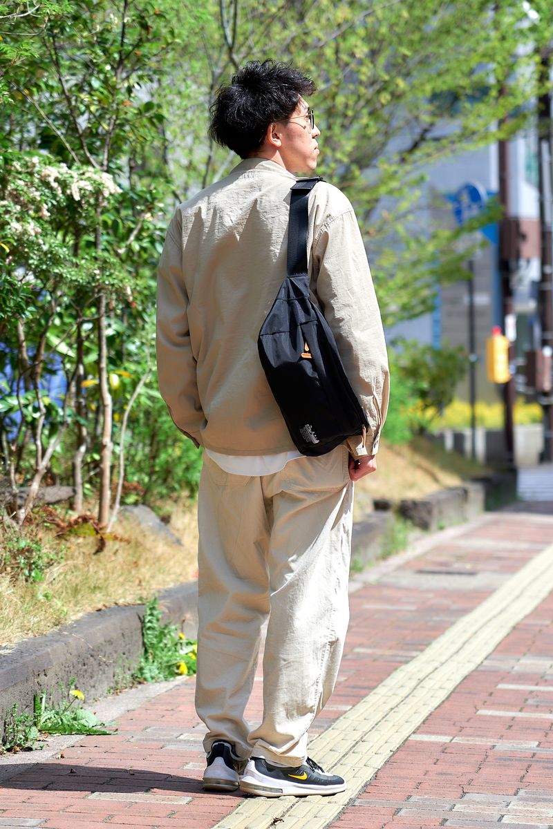 飾らないベージュコーデはコスパ良し 箭内宥亮 2枚目の写真