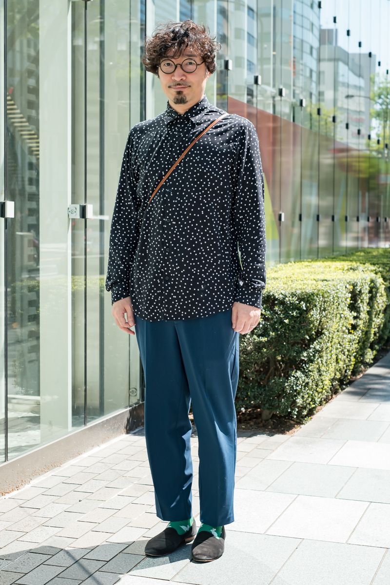 柄シャツの日の足元はローファーでスッキリ 藤井政樹