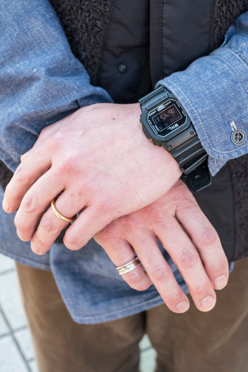 休日のゆったりコーデ。ベストで引き締め 深谷秀徳 4枚目の写真