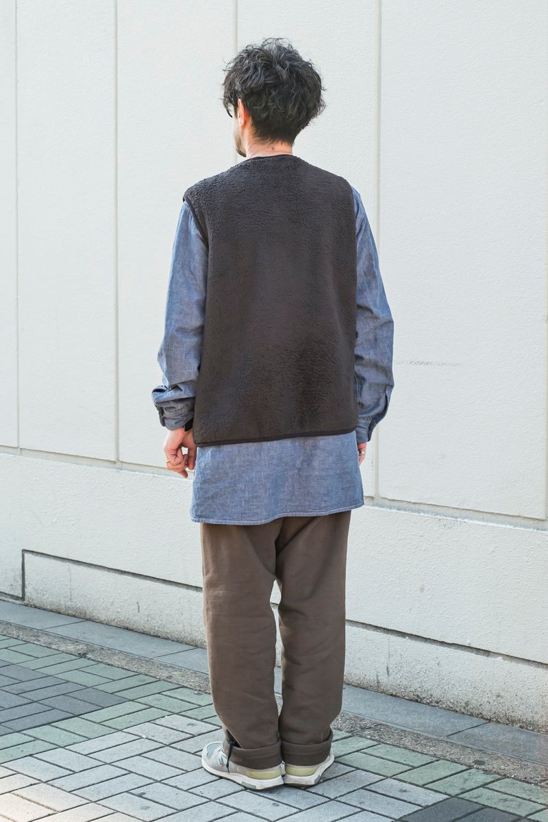 休日のゆったりコーデ。ベストで引き締め 深谷秀徳 2枚目の写真