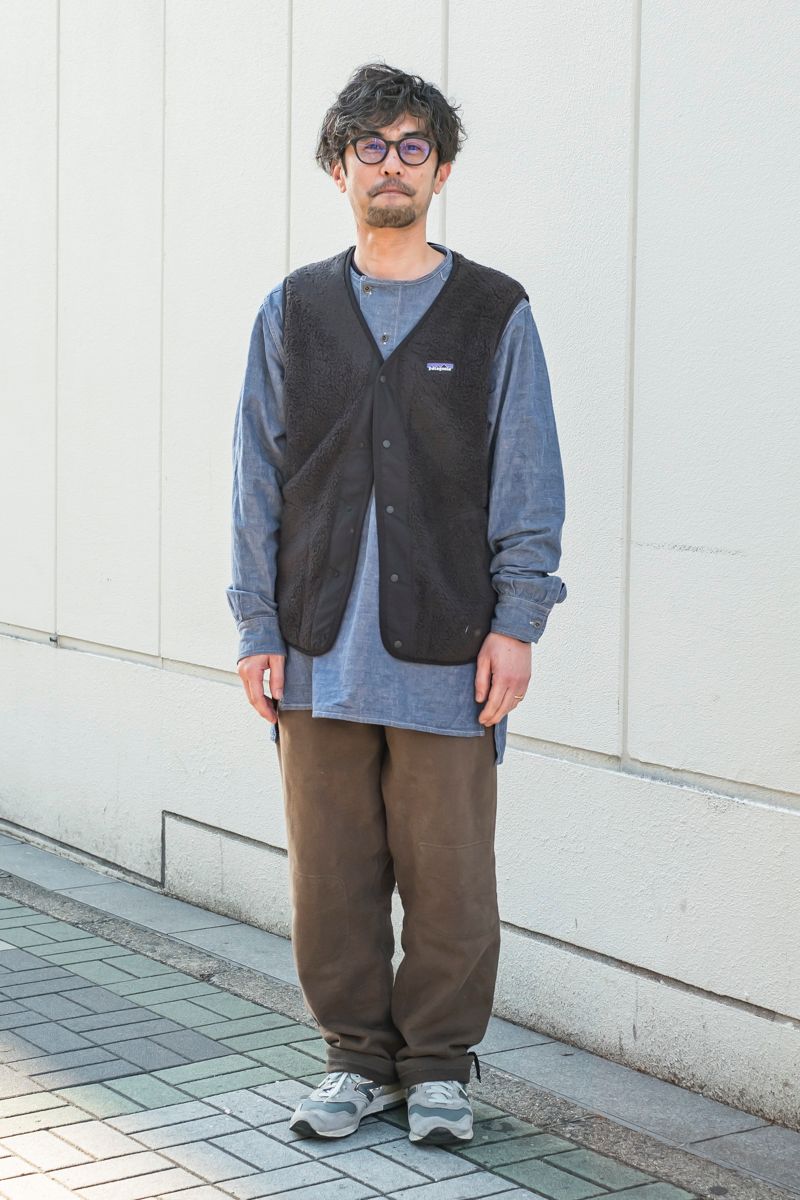 休日のゆったりコーデ。ベストで引き締め 深谷秀徳