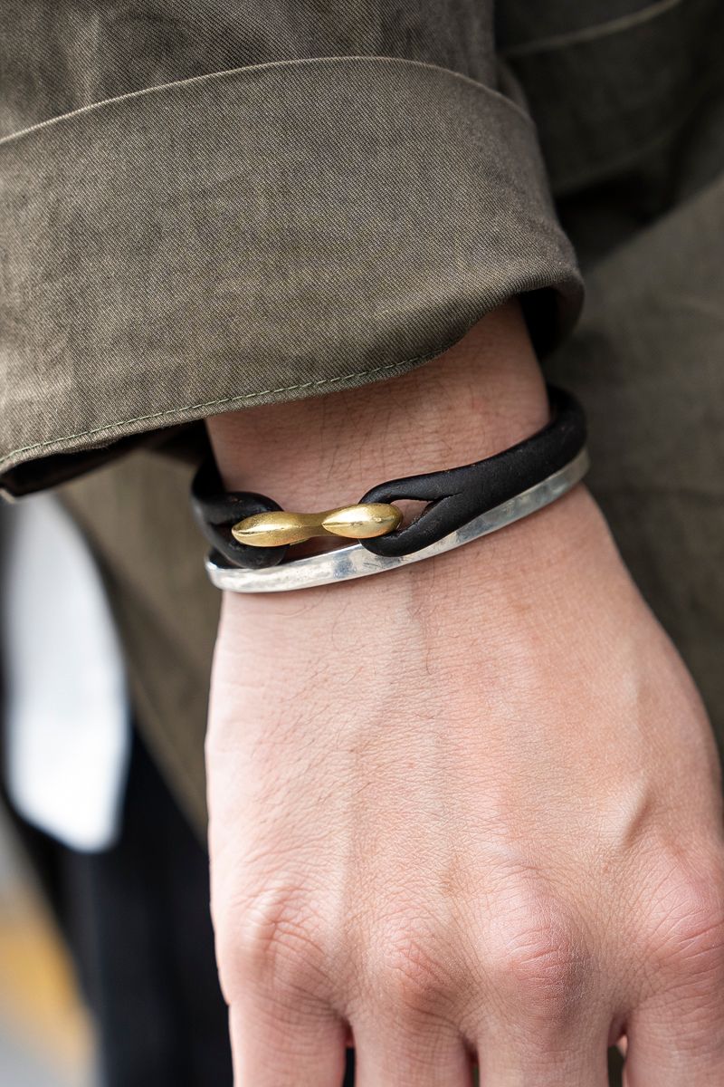 軍スニーカーとミリタリー調シャツが好相性 河野龍乃介 4枚目の写真