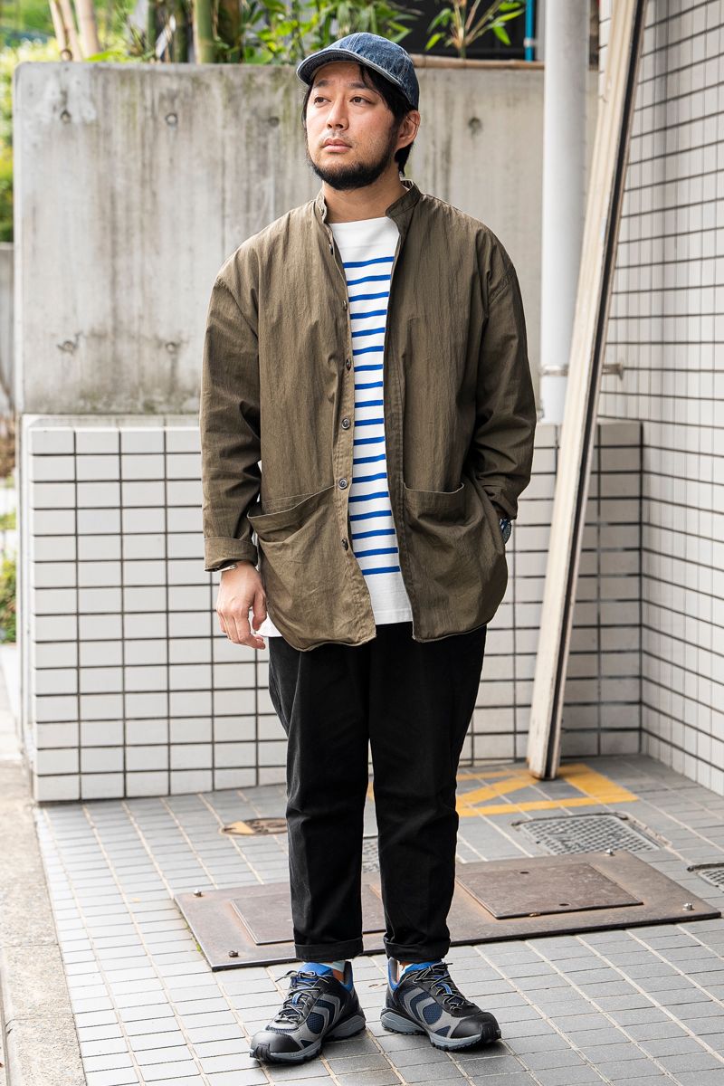 軍スニーカーとミリタリー調シャツが好相性 河野龍乃介