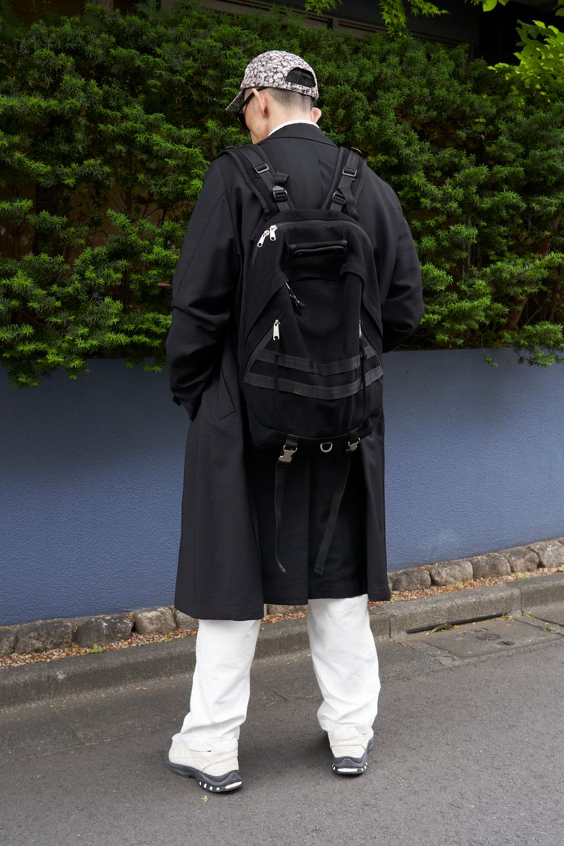 白のインパクトを着こなすモノクロマスター ホンマ 2枚目の写真