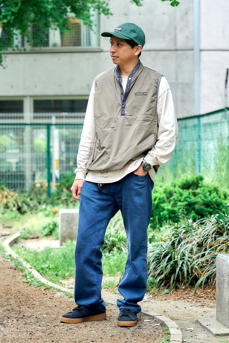 アウトドアブランドのベストを街で着る 重野嵩弥