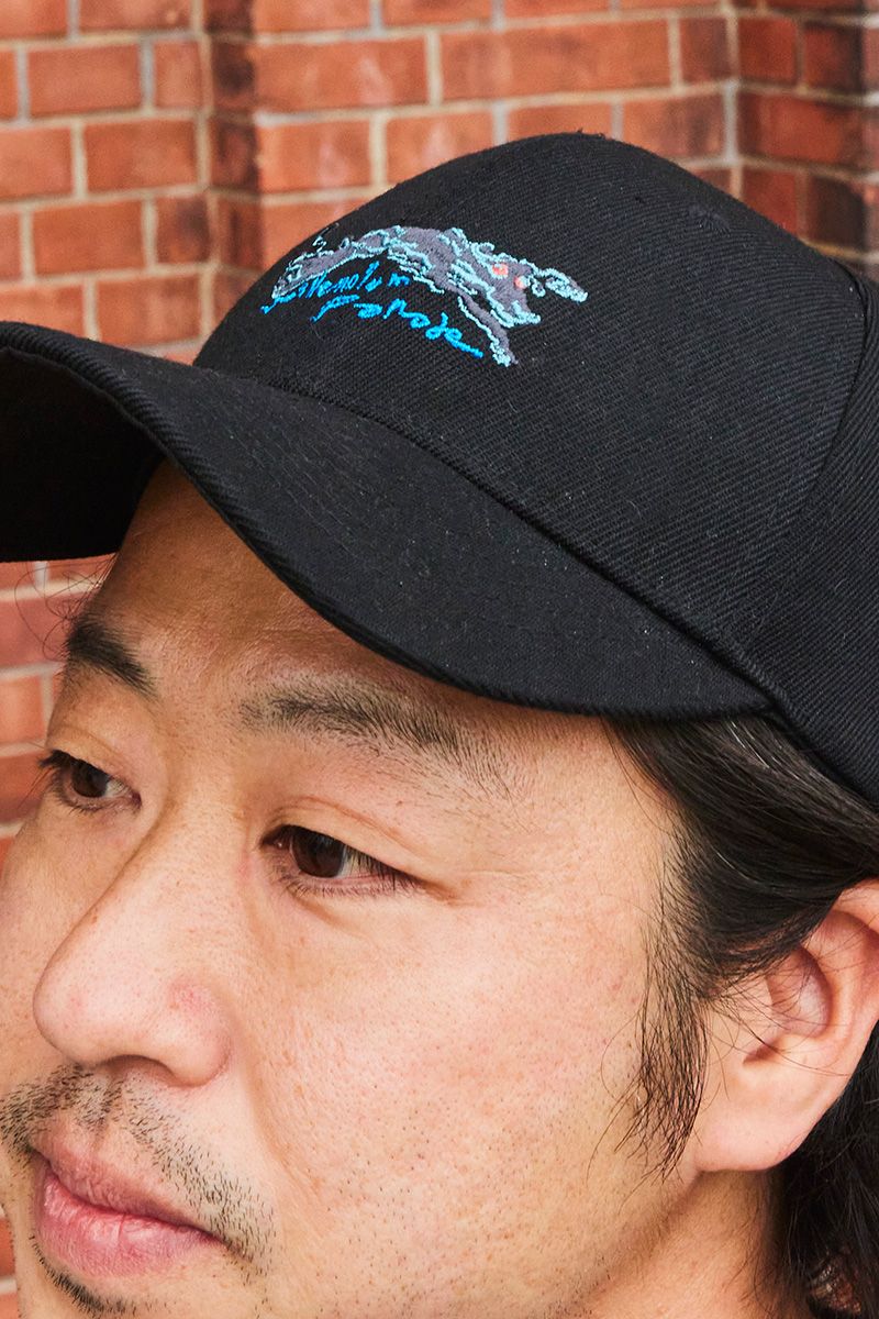 休日のゆるコーデは、鮮やかブルーの挿し色でパキッと締める！ 吉野卓己 3枚目の写真