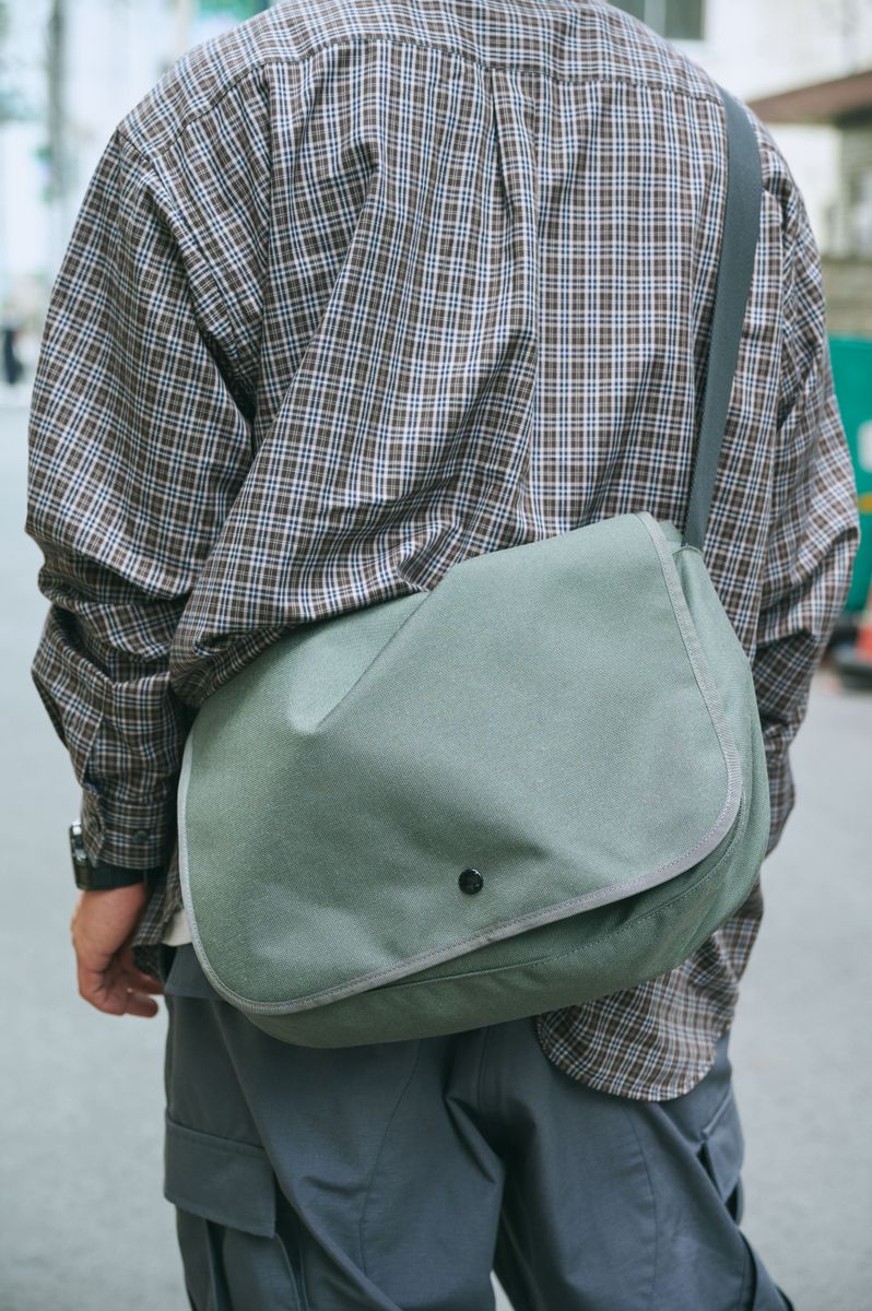 人気のサンバはカーゴパンツとベストマッチ 芦田基樹 3枚目の写真