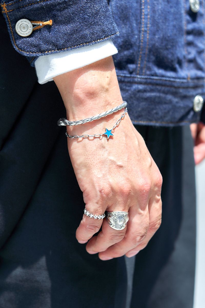 カジュアルもシックも黒革オールスターなら 高村英之 5枚目の写真