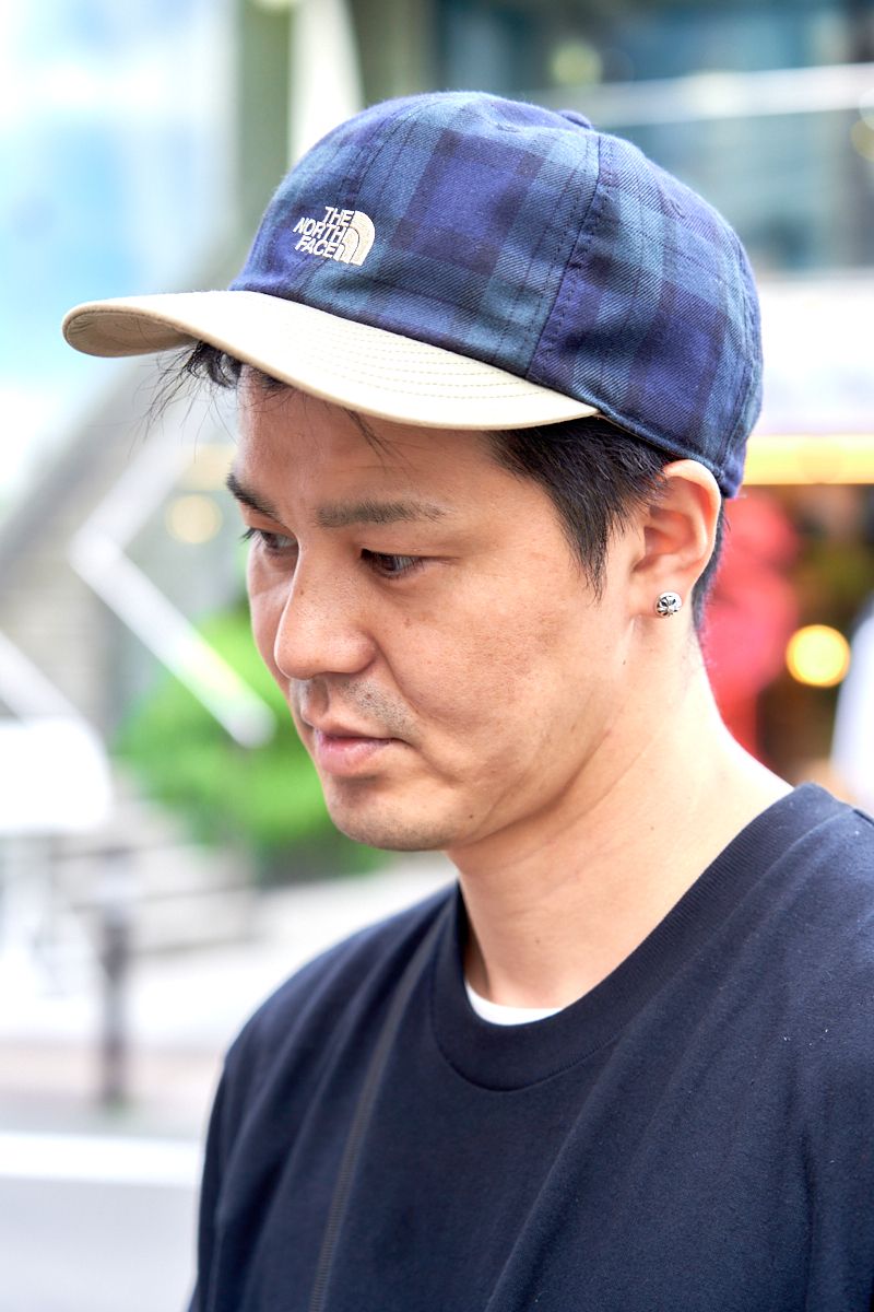 後ろ姿も抜かりなく。ロゴ盛り沢山バックシャン 小川公一 3枚目の写真