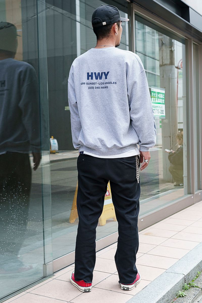 グレースウェットに靴と帽子の赤を利かせて 鈴木将太郎 2枚目の写真