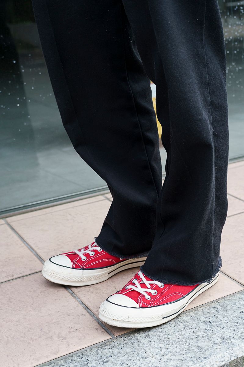 グレースウェットに靴と帽子の赤を利かせて 鈴木将太郎 6枚目の写真