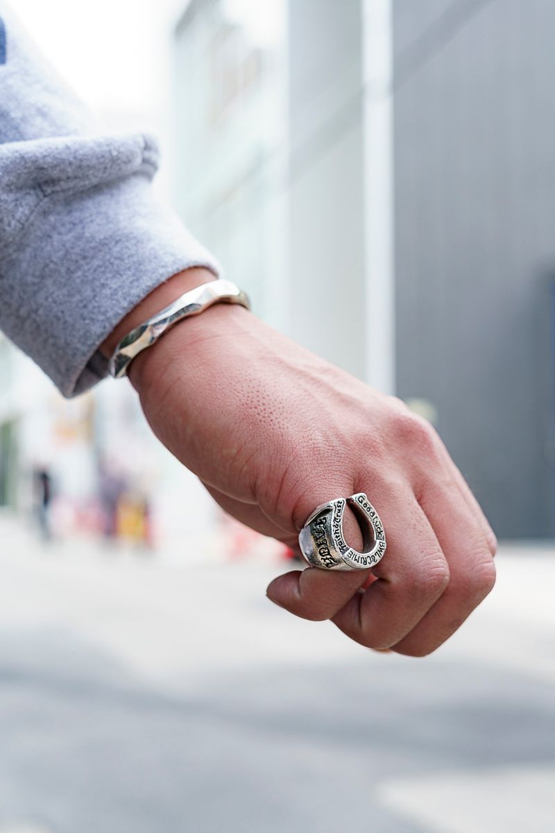 グレースウェットに靴と帽子の赤を利かせて 鈴木将太郎 5枚目の写真