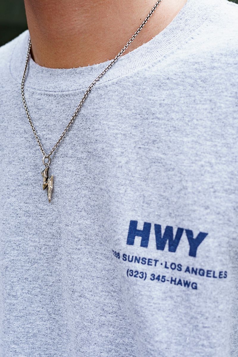 グレースウェットに靴と帽子の赤を利かせて 鈴木将太郎 4枚目の写真