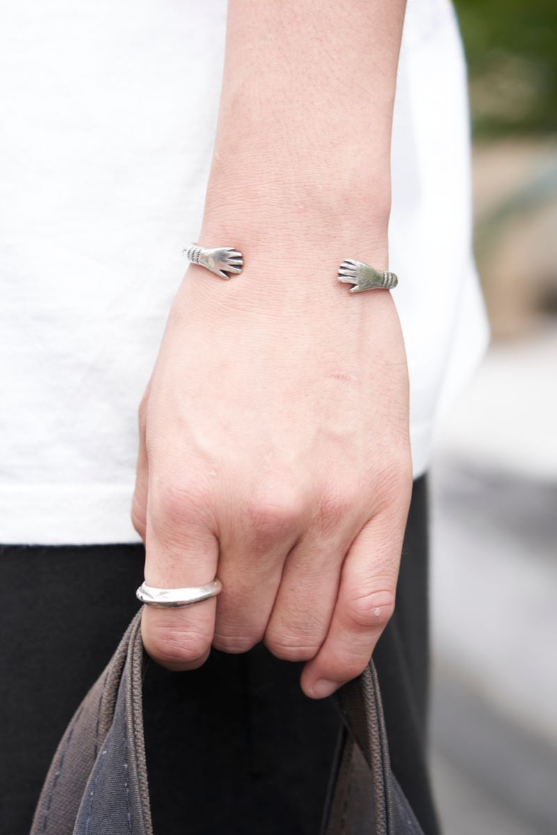 Tシャツ姿を軽く見せない黒クラークス 水越雅人 5枚目の写真