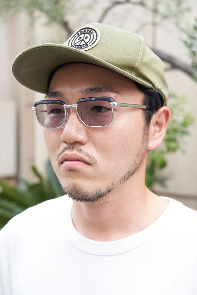 Tシャツ姿を軽く見せない黒クラークス 水越雅人 3枚目の写真