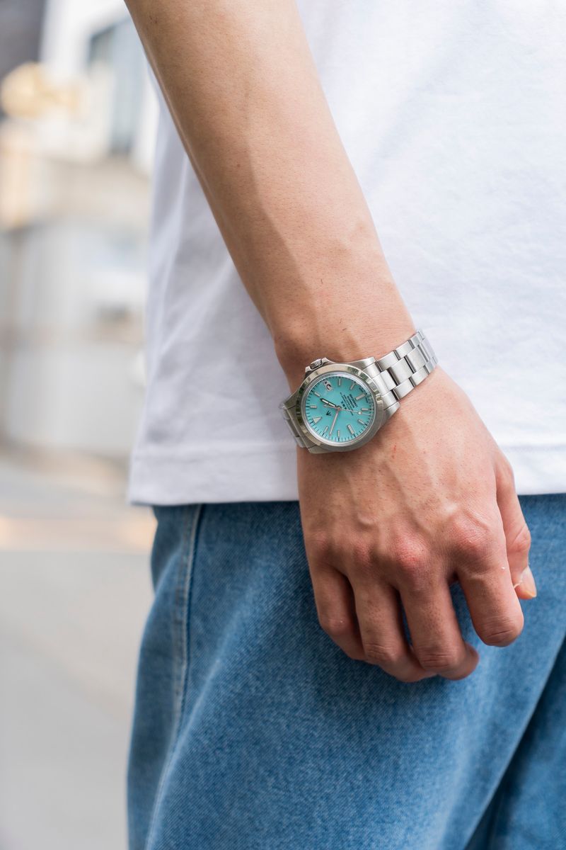 個性派デニムはあえてシンプルなTシャツと 坂本賢太 3枚目の写真