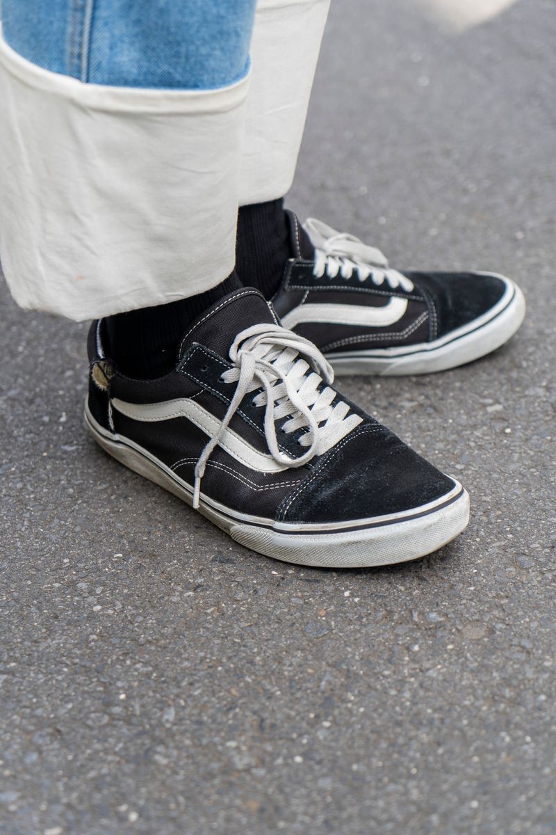 個性派デニムはあえてシンプルなTシャツと 坂本賢太 4枚目の写真