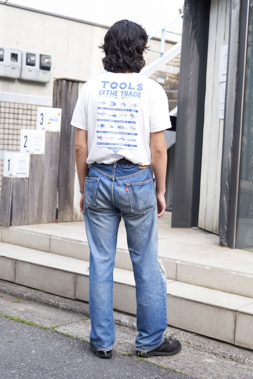 「リーバイス」ジーンズの合わせ方をSNAPで！ジャケットにTシャツ、春を彩るコーデ好例3選 - 7枚目の画像