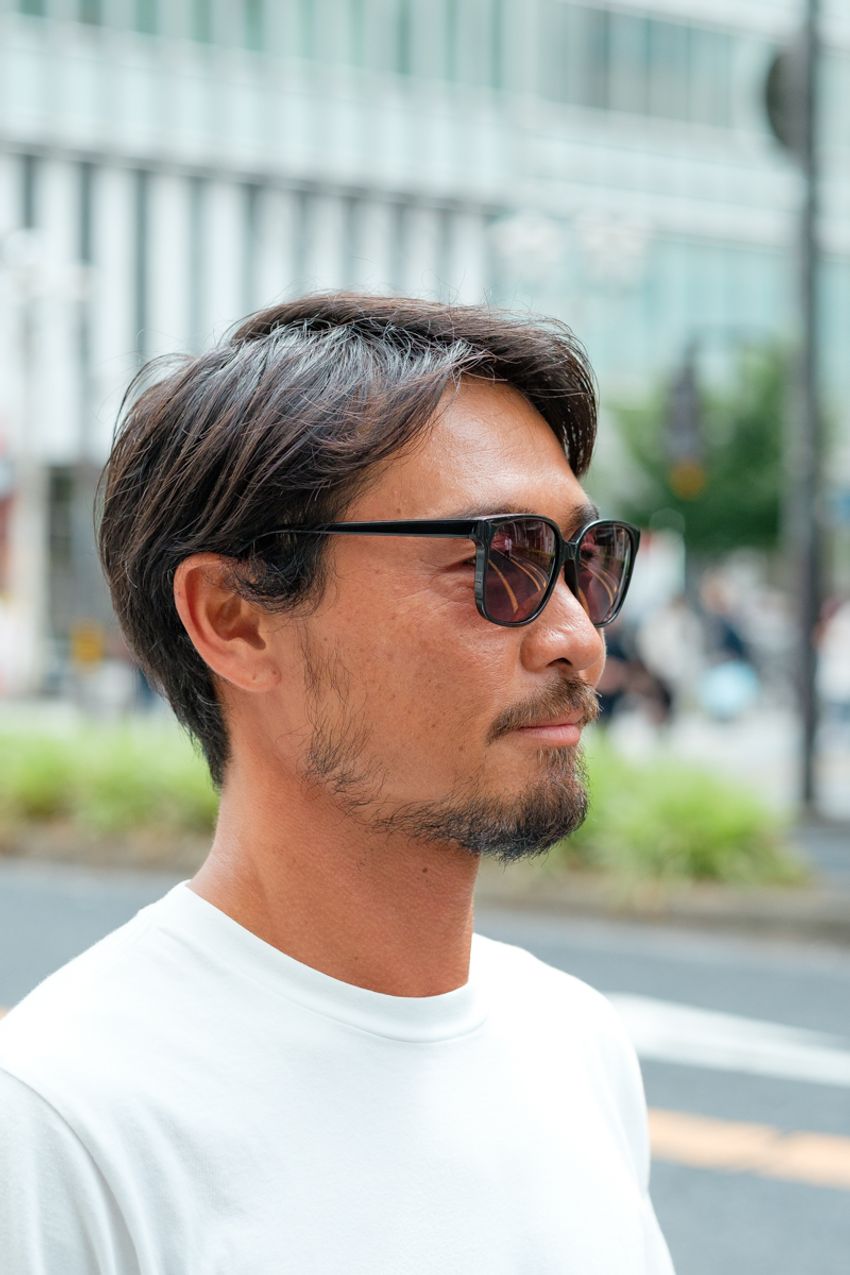 三者三様の「白T×リーバイス」コーデ。シンプルだからこそスタイルのある着こなしが参考になる - 4枚目の画像