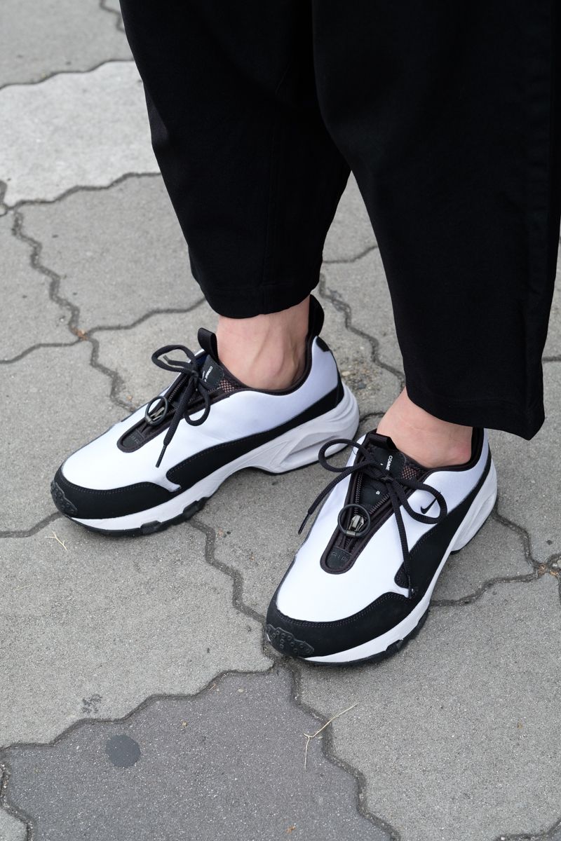 上も下も足元も、すべてギャルソン黒コーデ たかのり 7枚目の写真