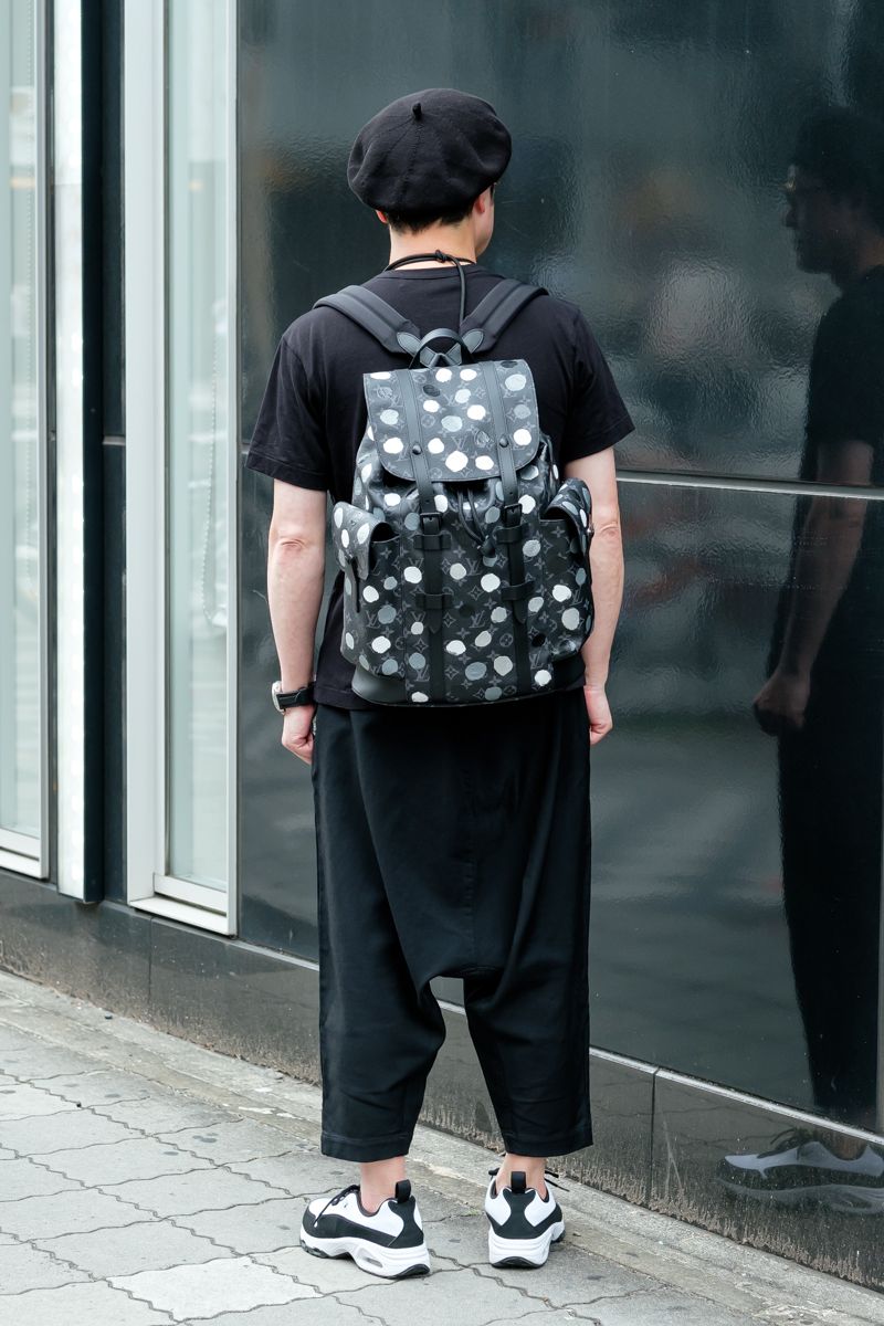 上も下も足元も、すべてギャルソン黒コーデ たかのり 2枚目の写真