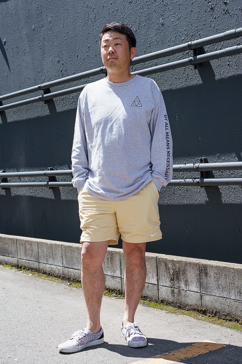 脚は出しても、ゆとりサイズで体型カバー 一道