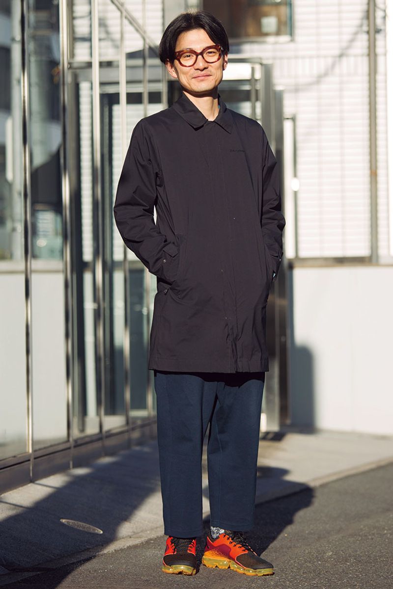 お、足元がイカしてる！ブラックコーデに映える大人気スニーカー 神田裕介