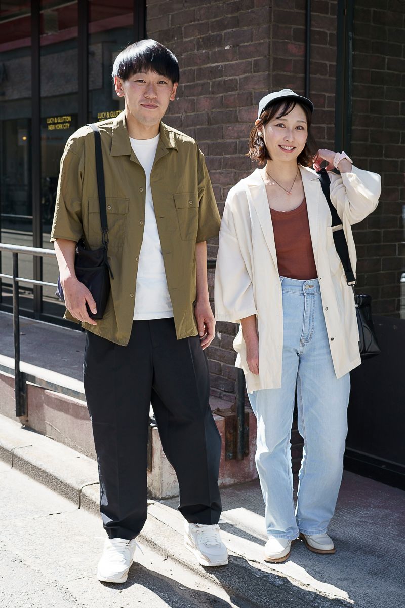 夏のカーキシャツは白を利かせて爽やかに 齋藤卓弥