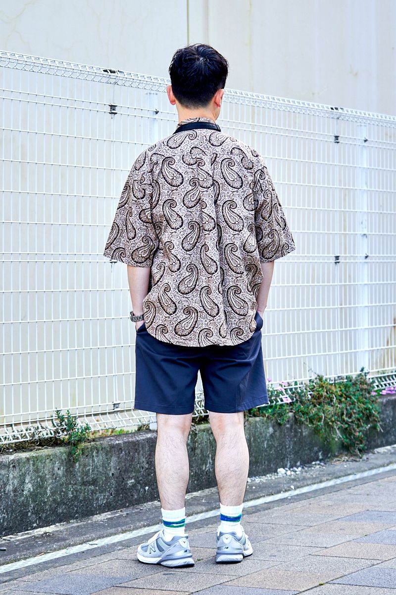 ペイズリー柄シャツとショーツの軽快コーデ 早坂 洋 2枚目の写真