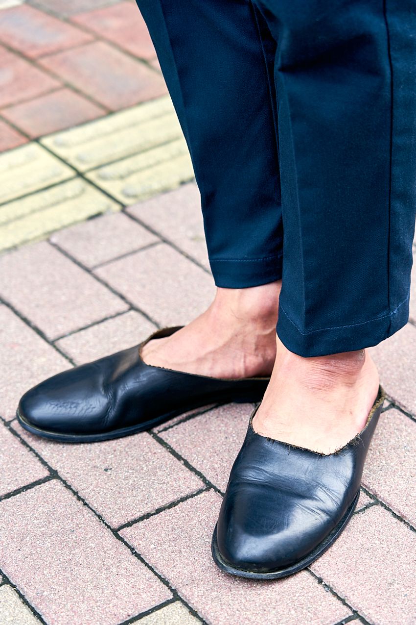 軽装にスカーフをON！ 真似したいお洒落な取り入れ方をスナップで調査 - 3枚目の画像