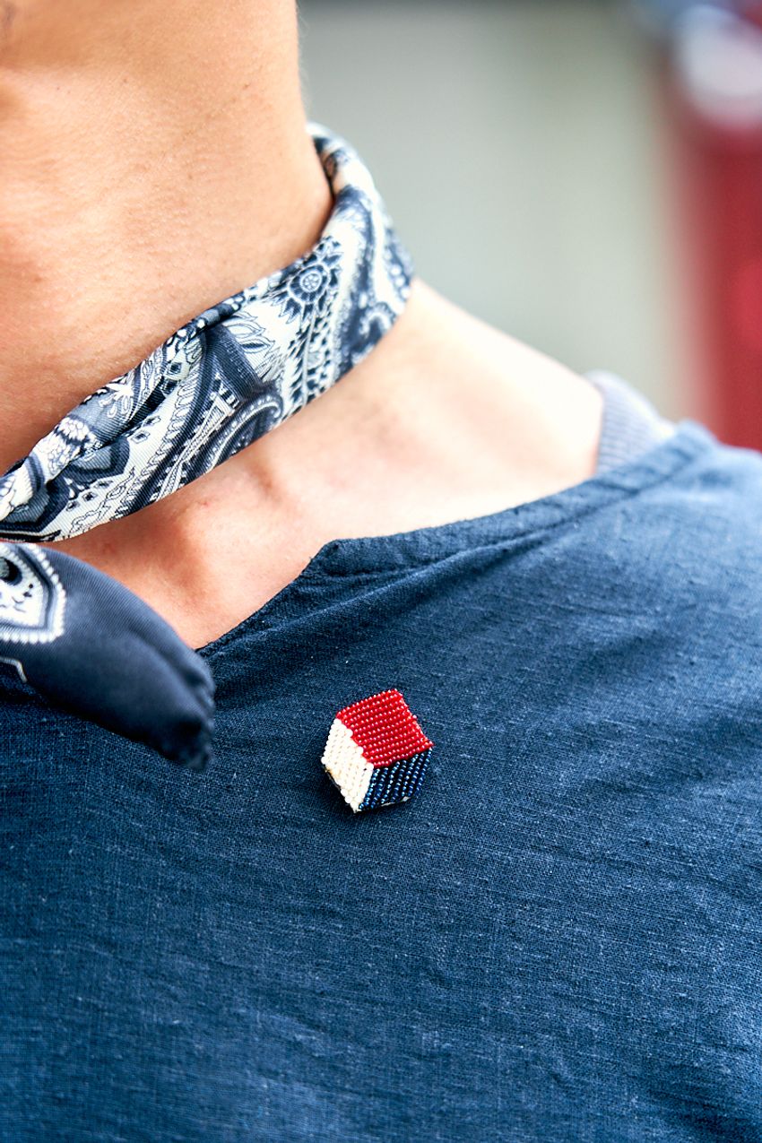 軽装にスカーフをON！ 真似したいお洒落な取り入れ方をスナップで調査 - 4枚目の画像