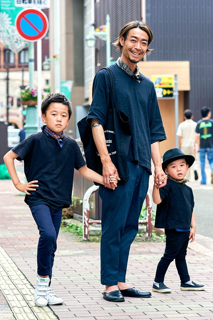 軽装にスカーフをON！ 真似したいお洒落な取り入れ方をスナップで調査 - 2枚目の画像