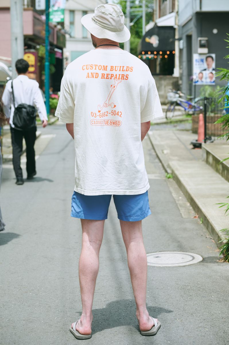 ショップオリジナルTにスイムショーツ クンデベンジャミン 2枚目の写真